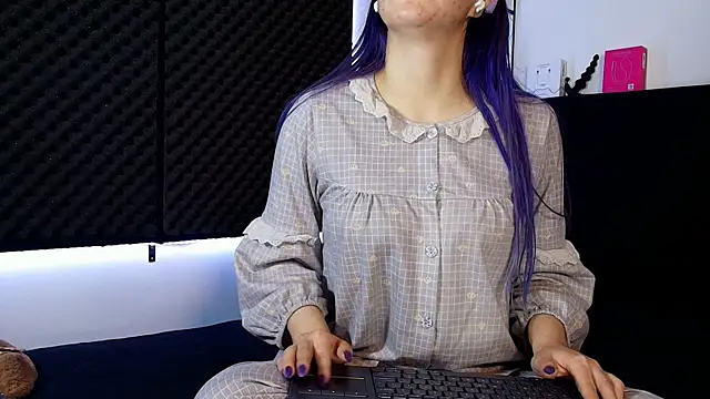 karlamoon23 online show from 02-15-26, 08:27