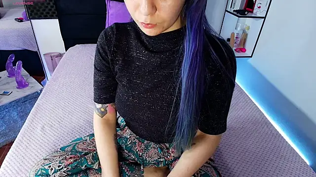 karlamoon23 online show from 04-19-26, 12:00