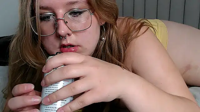 Snapshot of AgnesRoseCams chatting on 10-03-25, 08:33 AgnesRoseCams online show from 10-03-25, 08:33