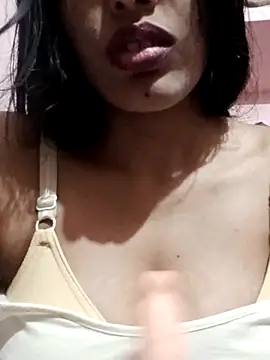 Snapshot of kaviyaponnu0987 chatting on 10-09-25, 09:24 kaviyaponnu0987 online show from 10-09-25, 09:24