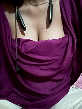 kaviyaponnu0987 online show from 03-26-26, 07:52