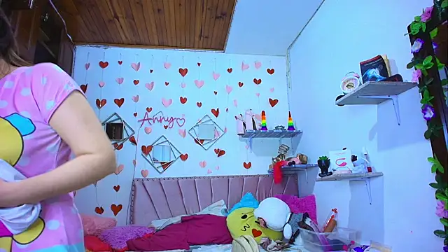 Snapshot of Anny_Hurtado chatting on 10-13-25, 09:09 Anny Hurtado online show from 10-13-25, 09:09