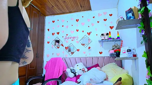 Anny Hurtado online show from 11-14-25, 05:28