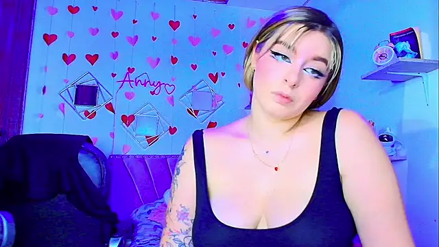 Anny Hurtado online show from 12-17-25, 05:24