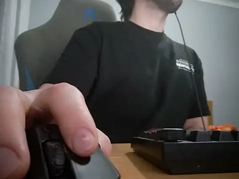 Snapshot of Maxxcock699_ chatting on 10-11-25, 06:17 Maxxcock699 online show from 10-11-25, 06:17