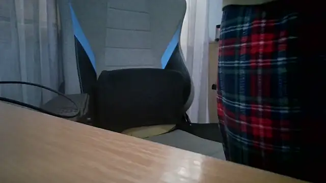 Snapshot of Maxxcock699_ chatting on 04-04-26, 05:43 Maxxcock699 online show from 04-04-26, 05:43