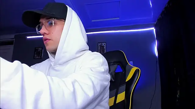 alexgiraldo   online show from 10-30-25, 10:16