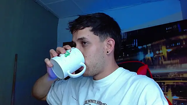 alexgiraldo   online show from 04-12-26, 02:05