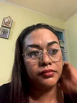 Snapshot of EmmaKantutera chatting on 11-12-25, 03:56 EmmaKantutera online show from 11-12-25, 03:56