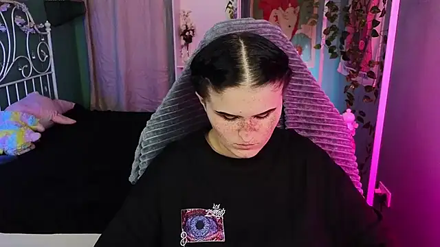 Snapshot of Dark_Shine chatting on 10-15-25, 05:51 Dark Shine online show from 10-15-25, 05:51