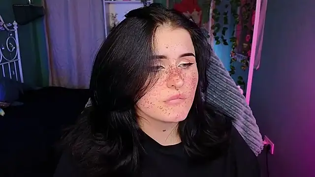 Snapshot of Dark_Shine chatting on 10-18-25, 05:32 Dark Shine online show from 10-18-25, 05:32