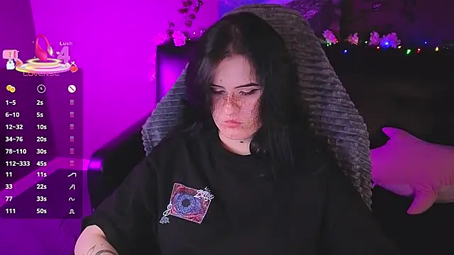 Snapshot of Dark_Shine chatting on 10-21-25, 05:41 Dark Shine online show from 10-21-25, 05:41