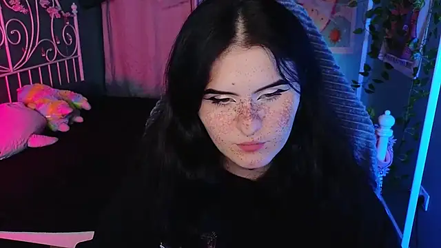 Snapshot of Dark_Shine chatting on 10-29-25, 05:42 Dark Shine online show from 10-29-25, 05:42