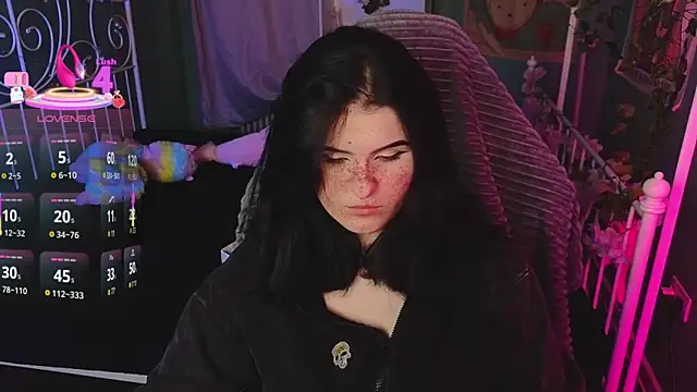 Snapshot of Dark_Shine chatting on 11-18-25, 10:20 Dark Shine online show from 11-18-25, 10:20