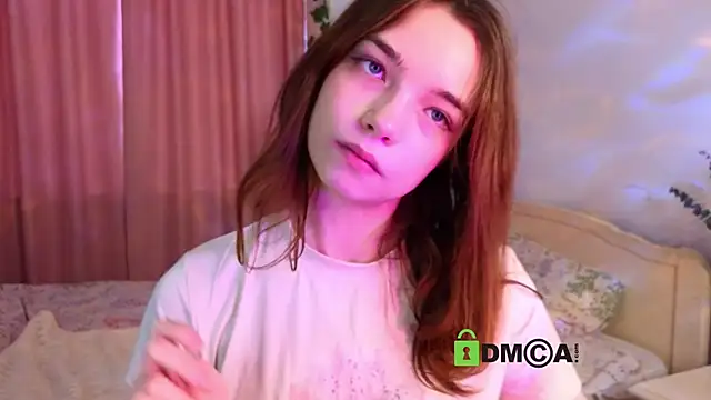 Snapshot of Evi_Brook chatting on 05-17-26, 08:23 Evi Brook online show from 05-17-26, 08:23