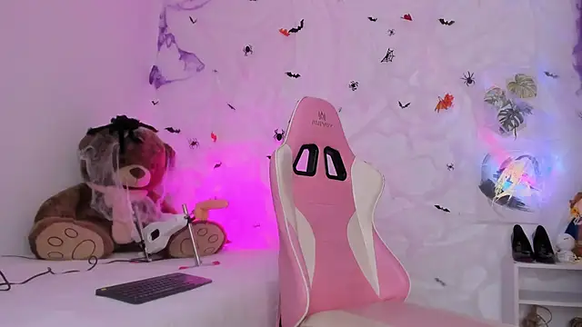 Snapshot of Nataly_evans18 chatting on 10-22-25, 06:57 Nataly evans18 online show from 10-22-25, 06:57