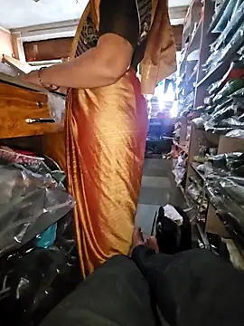 Snapshot of indianhotwife639 chatting on 09-17-25, 05:53 indianhotwife639 online show from 09-17-25, 05:53