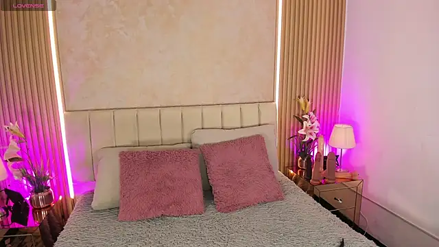 MaddyGray  online show from 04-25-26, 06:05