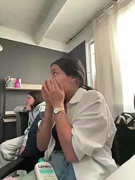 Alyha Cortes online show from 11-28-25, 01:36