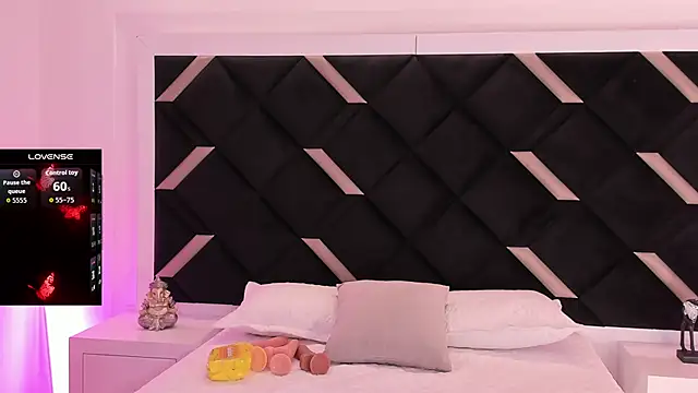 Snapshot of ValeskaZuev1 chatting on 09-22-25, 06:54 ValeskaZuev1 online show from 09-22-25, 06:54