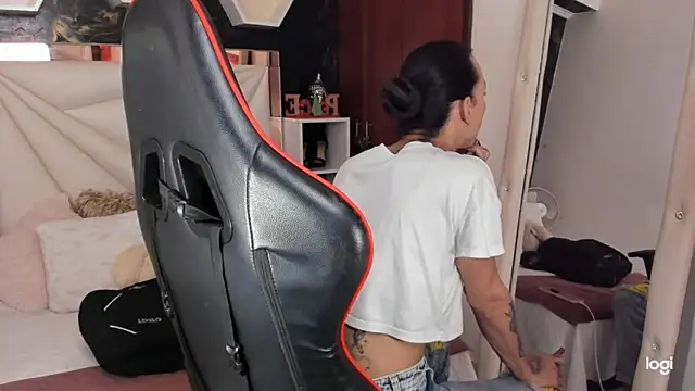 Snapshot of sara_slut21 chatting on 12-21-24, 02:58 sara slut21 online show from 12-21-24, 02:58