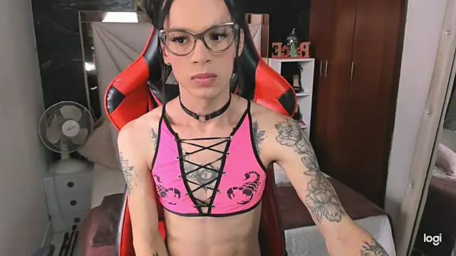 Snapshot of sara_slut21 chatting on 12-28-24, 05:03 sara slut21 online show from 12-28-24, 05:03