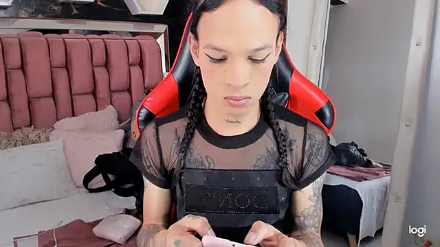 Snapshot of sara_slut21 chatting on 01-23-25, 06:45 sara slut21 online show from 01-23-25, 06:45