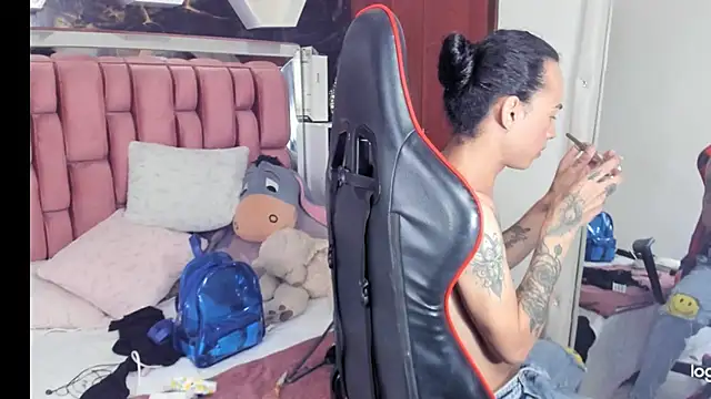 Snapshot of sara_slut21 chatting on 02-04-25, 08:38 sara slut21 online show from 02-04-25, 08:38