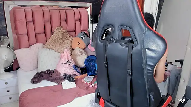 Snapshot of sara_slut21 chatting on 02-07-25, 08:31 sara slut21 online show from 02-07-25, 08:31