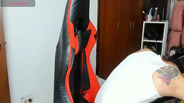 Snapshot of sara_slut21 chatting on 03-20-25, 02:29 sara slut21 online show from 03-20-25, 02:29