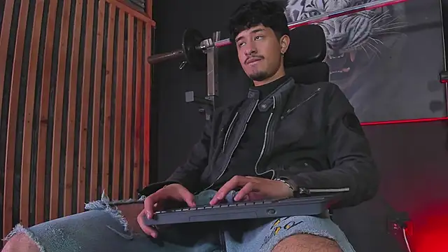 DimitriDeluxe online show from 11-12-25, 07:46