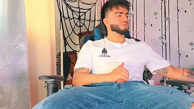 Snapshot of King_Draven3 chatting on 10-21-25, 07:14 King Draven3 online show from 10-21-25, 07:14