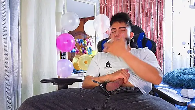 Snapshot of King_Draven3 chatting on 11-12-25, 07:35 King Draven3 online show from 11-12-25, 07:35