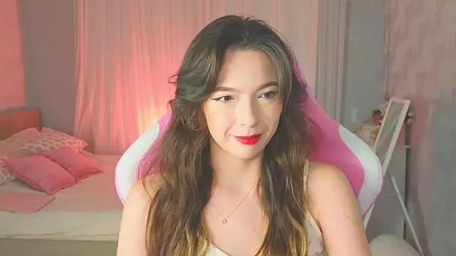 Snapshot of yuna_sunshy chatting on 10-22-25, 11:26 yuna sunshy online show from 10-22-25, 11:26