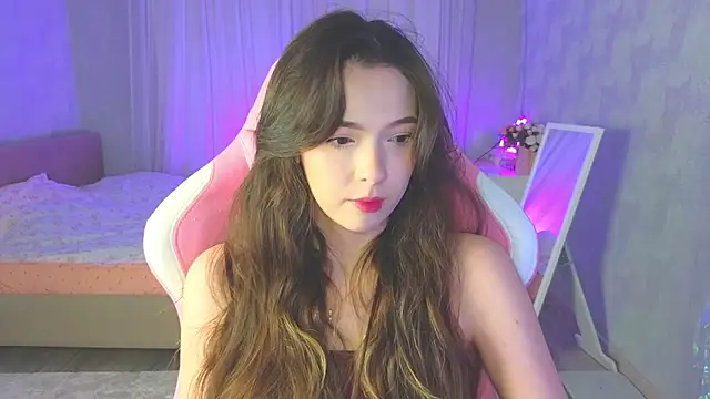 Snapshot of yuna_sunshy chatting on 11-21-25, 12:43 yuna sunshy online show from 11-21-25, 12:43