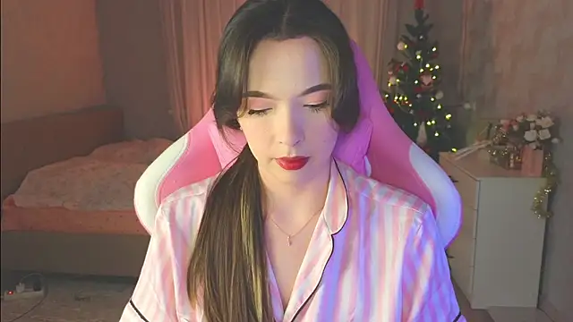 Snapshot of yuna_sunshy chatting on 12-20-25, 02:07 yuna sunshy online show from 12-20-25, 02:07