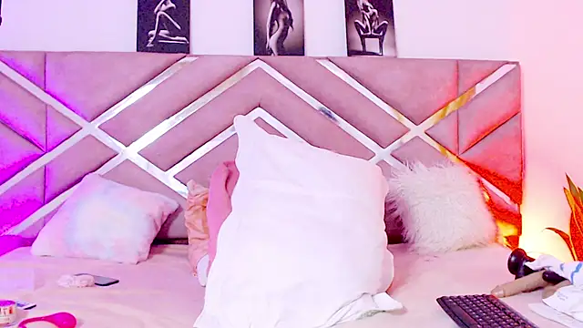 Snapshot of sofia_07 chatting on 11-07-25, 08:42 sofia 07 online show from 11-07-25, 08:42