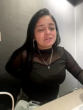 Snapshot of Emily_Rivers_ chatting on 10-25-25, 02:41 Emily Rivers  online show from 10-25-25, 02:41