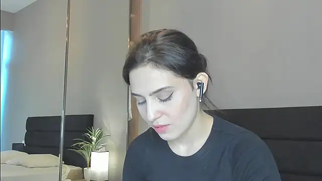 Snapshot of Forever_Smiler chatting on 10-22-25, 09:20 Forever Smiler online show from 10-22-25, 09:20