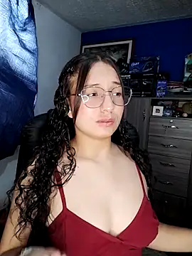 Mia   15 online show from 10-21-25, 09:04