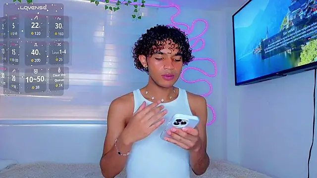 Snapshot of Aaron_Wiinter chatting on 03-02-26, 07:54 Aaron Wiinter online show from 03-02-26, 07:54