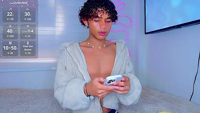 Snapshot of Aaron_Wiinter chatting on 03-12-26, 07:42 Aaron Wiinter online show from 03-12-26, 07:42