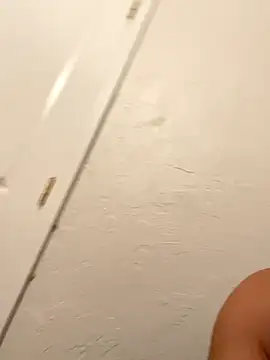 Snapshot of Peluchin22 chatting on 10-24-25, 04:09 Peluchin22 online show from 10-24-25, 04:09