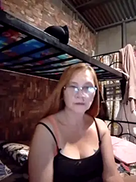 Snapshot of SexyHottMom chatting on 06-09-26, 11:33 SexyHottMom online show from 06-09-26, 11:33