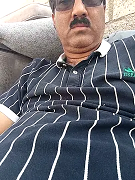 Snapshot of moonflower25 chatting on 10-11-25, 05:17 moonflower25 online show from 10-11-25, 05:17