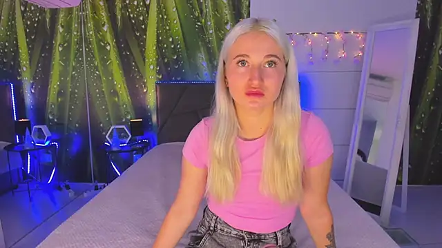 HollyTailors online show from 09-23-25, 05:21