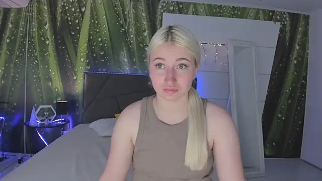 HollyTailors online show from 04-07-26, 05:30