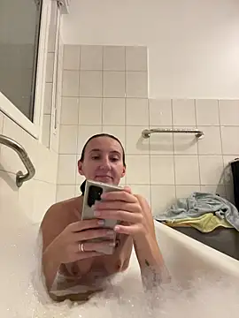 Snapshot of Emilia_Mausi chatting on 10-11-25, 06:50 Emilia Mausi online show from 10-11-25, 06:50