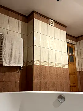 Snapshot of Emilia_Mausi chatting on 10-19-25, 06:19 Emilia Mausi online show from 10-19-25, 06:19