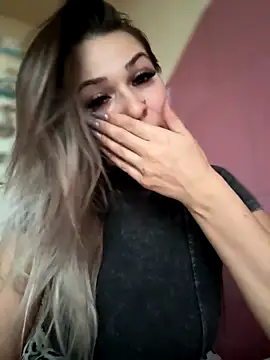 Snapshot of iSelena chatting on 11-06-25, 05:41 iSelena online show from 11-06-25, 05:41